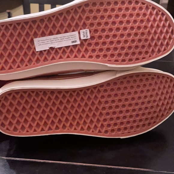 Sk8-Hi Suede Faux Shearling Sneaker - Picture 7 of 7